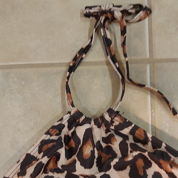 Chic Leopard Print Halter Tank Top - Picture 3 of 6